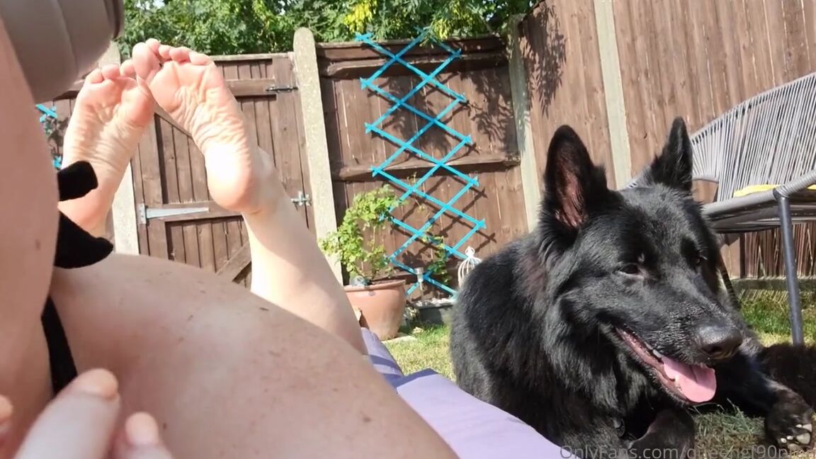 The Foot Queen Of England Aka Queengf90Premium Onlyfans Not Sure How Long I Can Hack This Weather