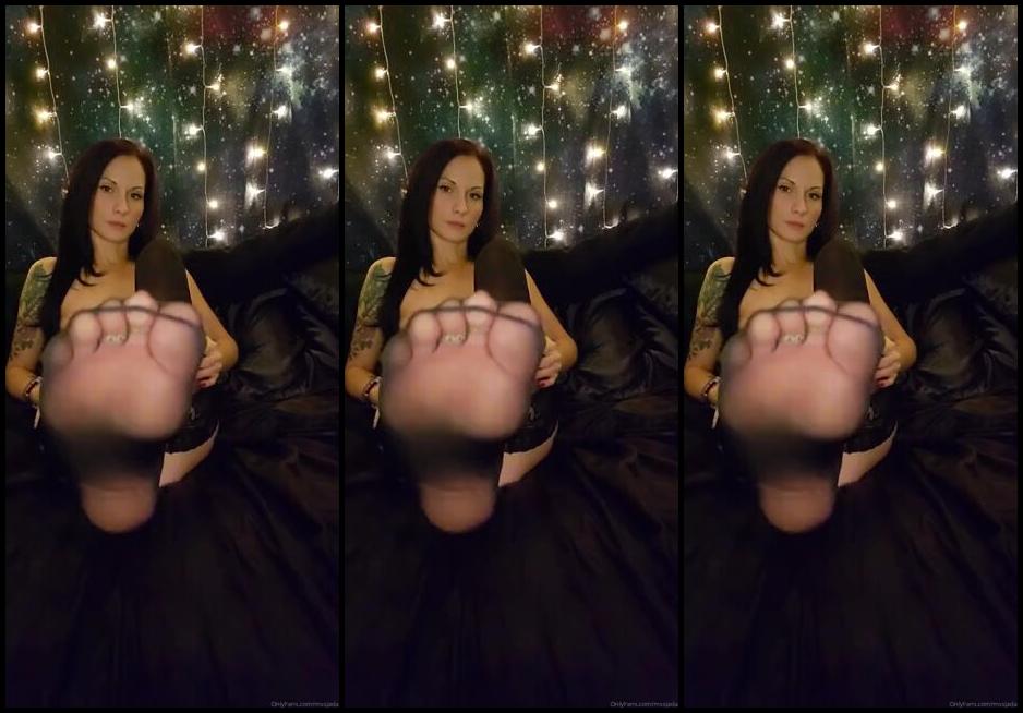 Mssjada Nicknamed Mssjada Onlyfans Nylon Thigh Highs Topless And Crotchless Panties With Pearls 7 Pictures And A Nylon Strip Te 8