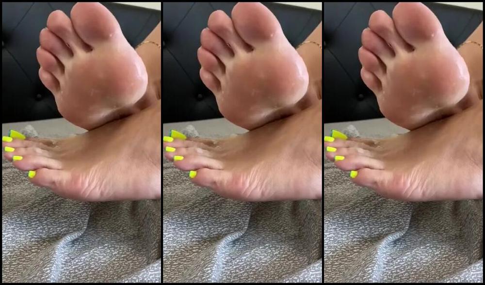 Foot Fetish Blonde Nicknamed Fetishblonde Onlyfans After You Blew Your Load All Over My Feet I Can T Help But Play In It Watch My Sexy Long Toes Rub