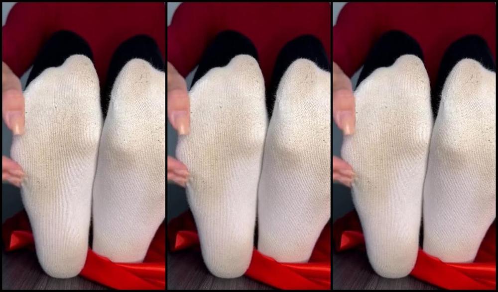 Sarina Jones Nicknamed Sarinajones 12 24 2024 Onlyfans Video Its Time To Unwrap Your Christmas Present Open It Up And Stay Tuned What Youll See