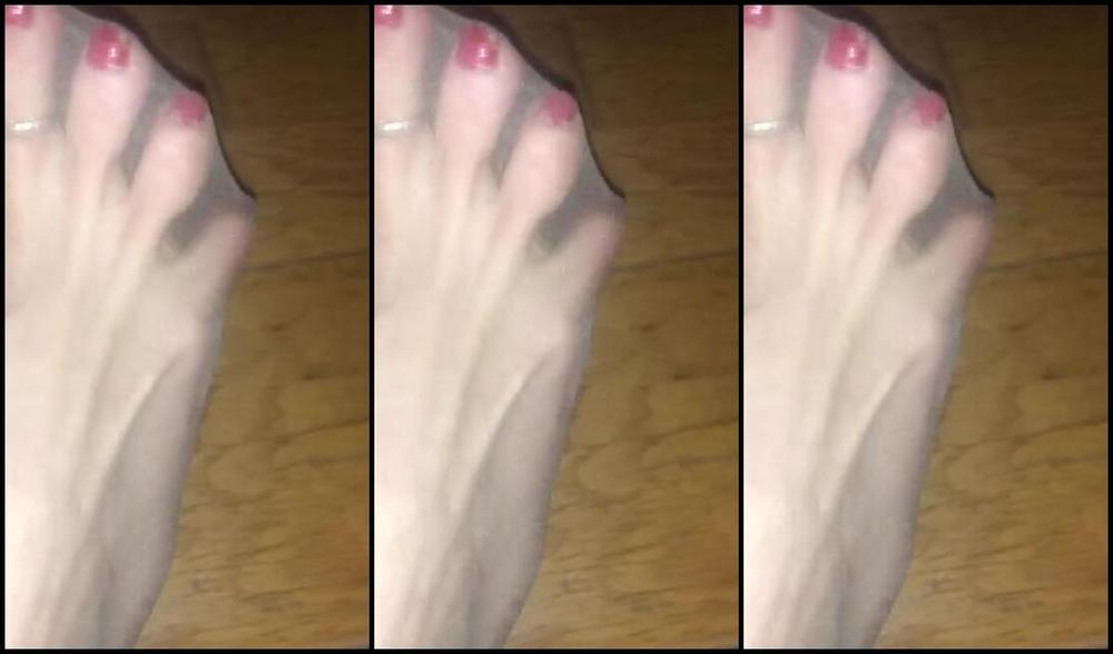 Goddessgaelle Nicknamed Badgaelle Onlyfans Je Suis Fond Sur Les Bas Et Les Collants En Ce Moment D Ailleurs J Attends Ma Commande De Bas Cer