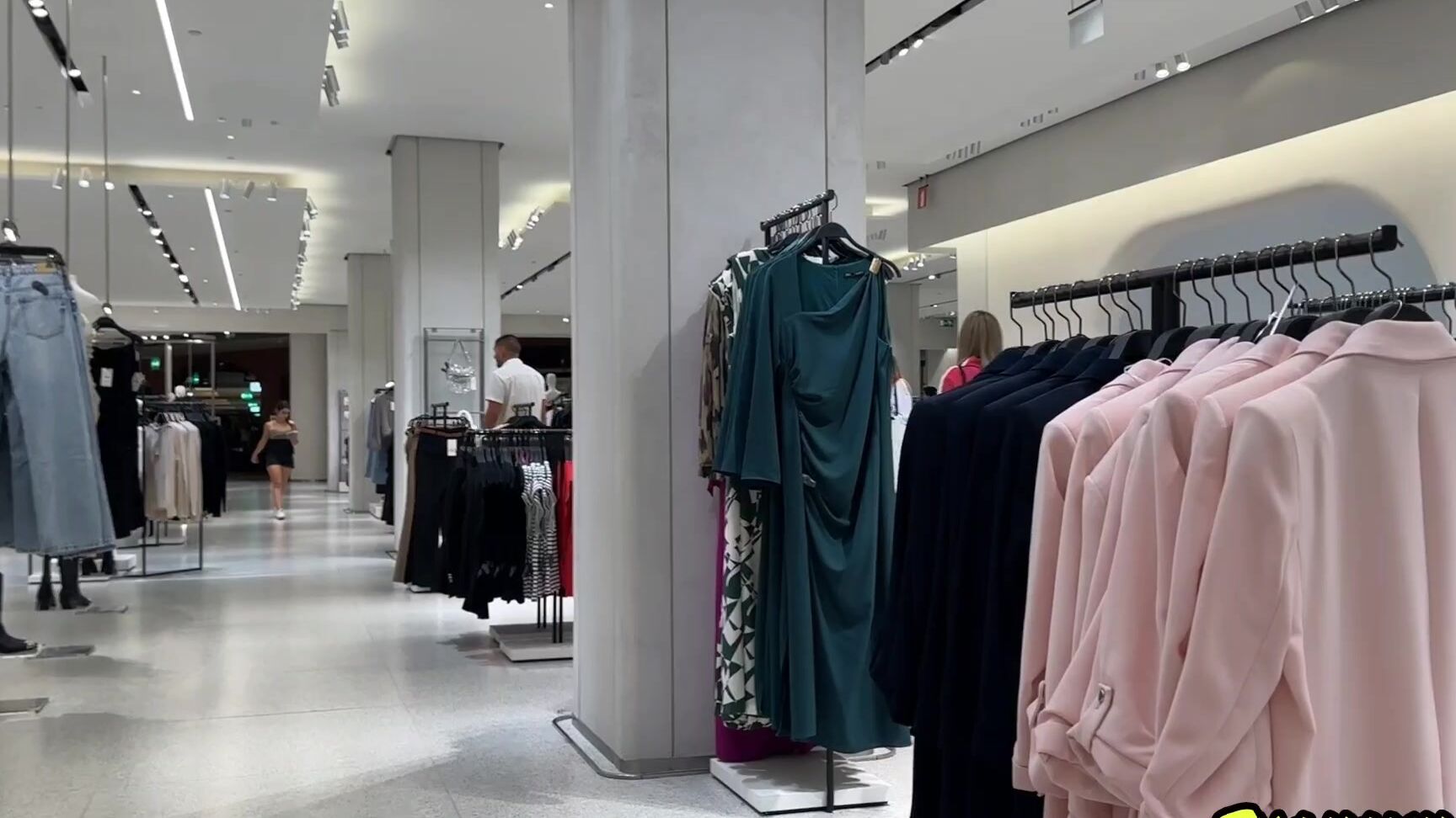 Shanaxnow Go Shopping Masturbating In The Fitting Rooms Of The Mall