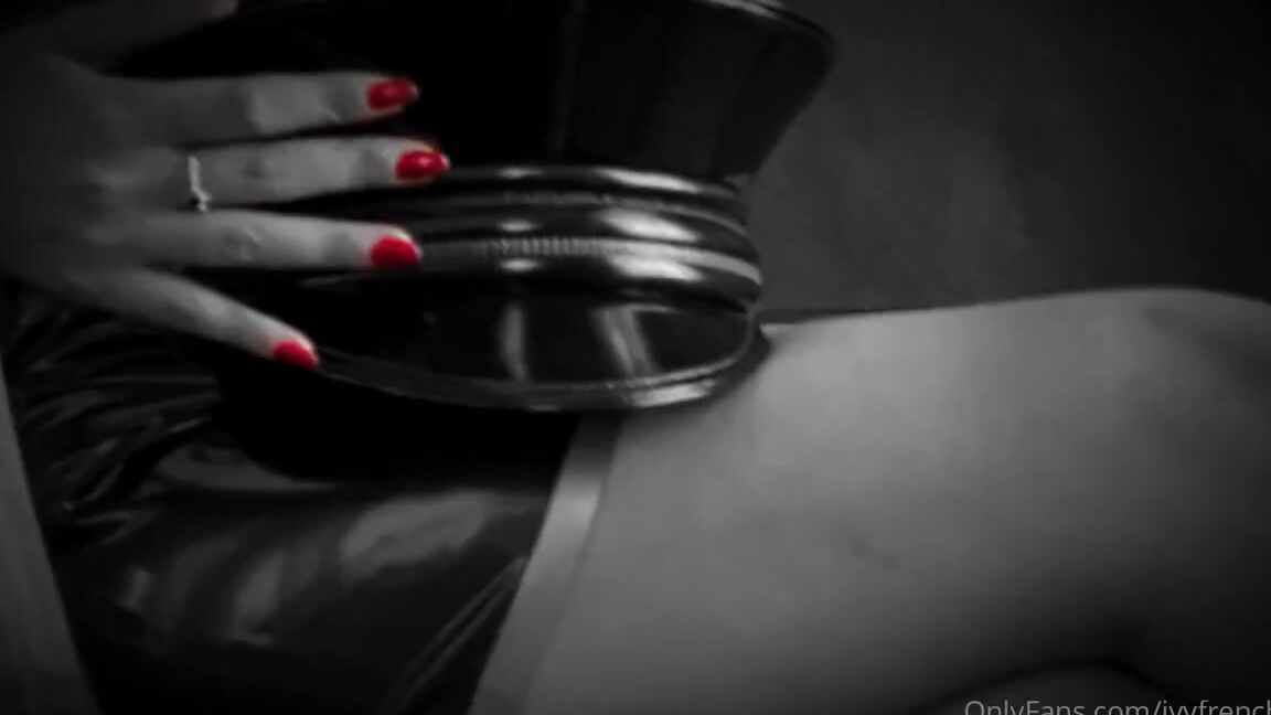 Maitresse Ivy Nicknamed Maitresseivy Onlyfans This Is The Dfinition Of Loser