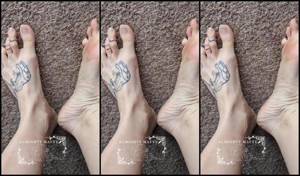 Almighty Maeve Nicknamed Almightymaeve 12 25 2024 Onlyfans Video Happy Holidays Really Appreciate You Fans And All The Love You Show My Big Feet 4K