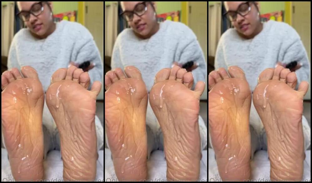 Deedeericanfeet Onlyfans As Requested Both Oily And Jizzy Soles
