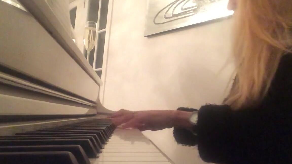 Misssuzannamax Onlyfans Something Very Personal My First Time Sharing With You Naughty Lot