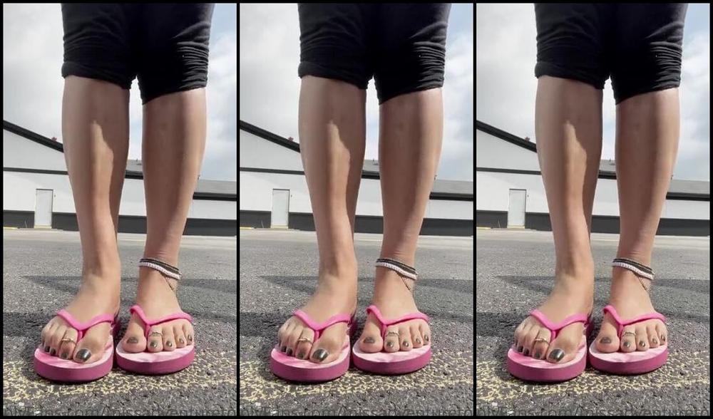 Adventuretoeskat Nicknamed Missadventuretoeskat Onlyfans I Know How Much You Love My Feet In Flip Flops