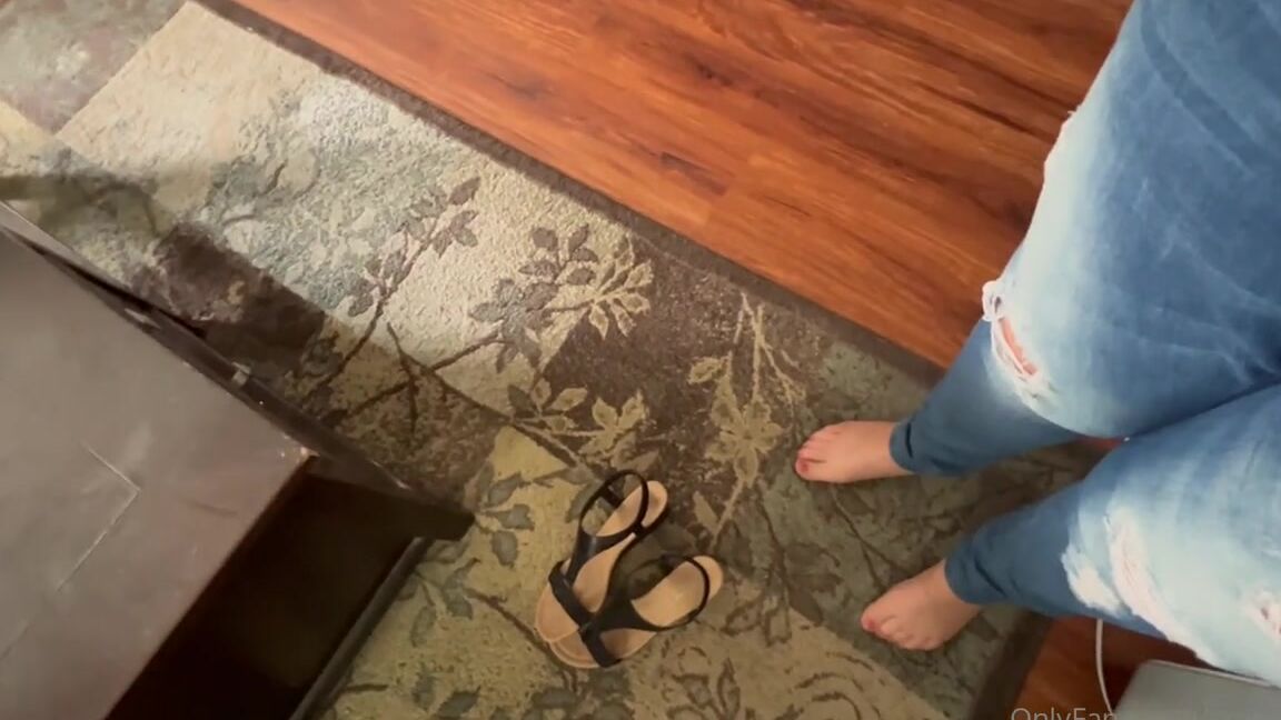 Shawna Nicknamed Granitegirl Onlyfans Getting Out Of My Jeans