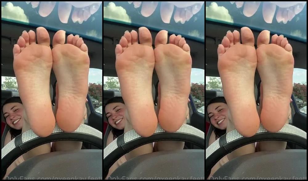 Qxeenkay Feetts Onlyfans Just Having Some Fun Talking With My Friend And Flaunting My Beautiful Soles 1
