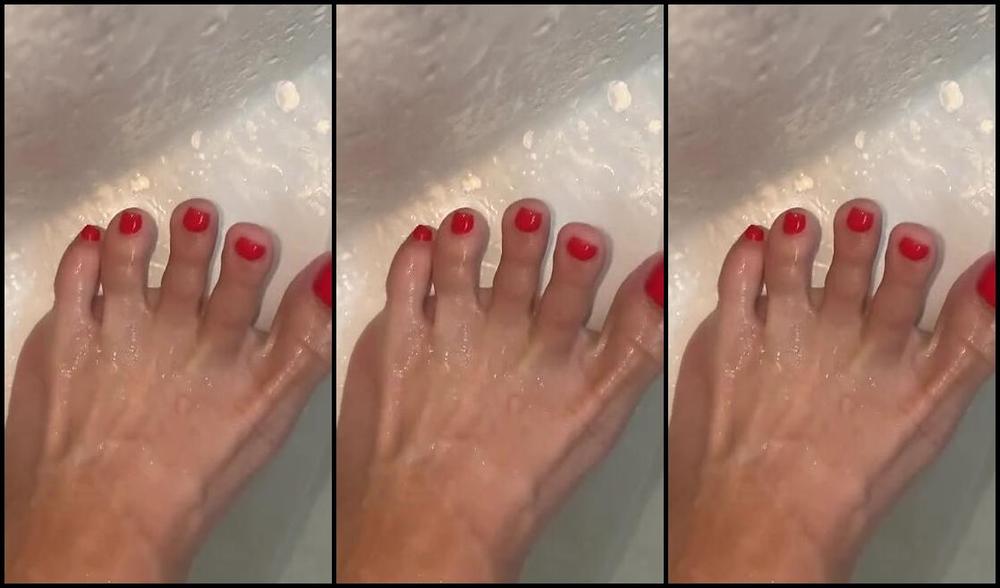 Footprincessx1 Nicknamed Footprincessx1 Onlyfans Red Is So Sexy