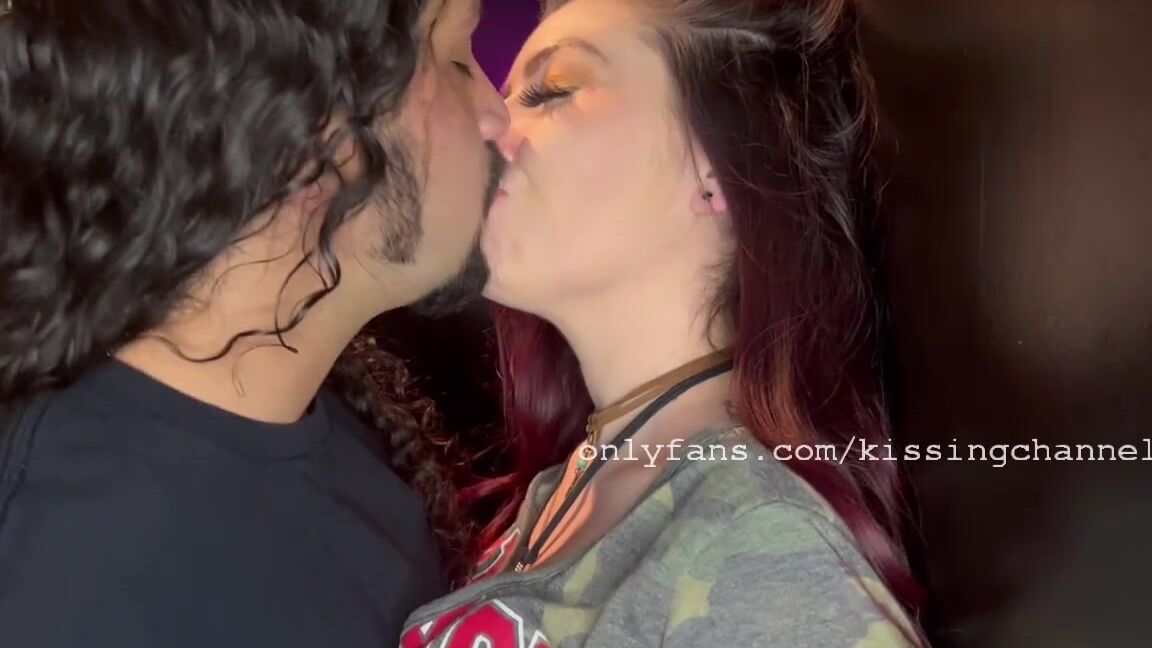 Kissingchannel Nicknamed Kissingchannel 03 06 2022 Onlyfans Video Cris And Joslyn Kissing