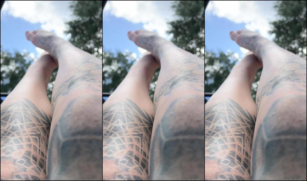 Anneamor Min Feet Out The Window Get In Looser Days With The Windo