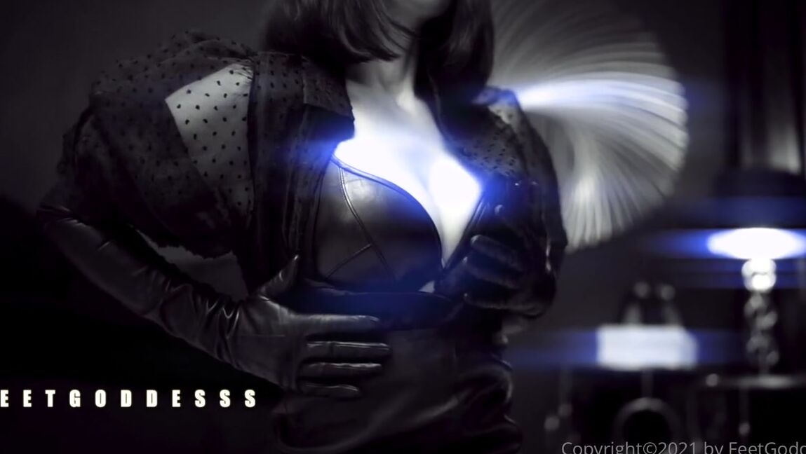 Eve Schwarz Nicknamed Eveschwarz Onlyfans Im Not Just Your Goddess But Also The One Who Helps You Explore All Parts Of You