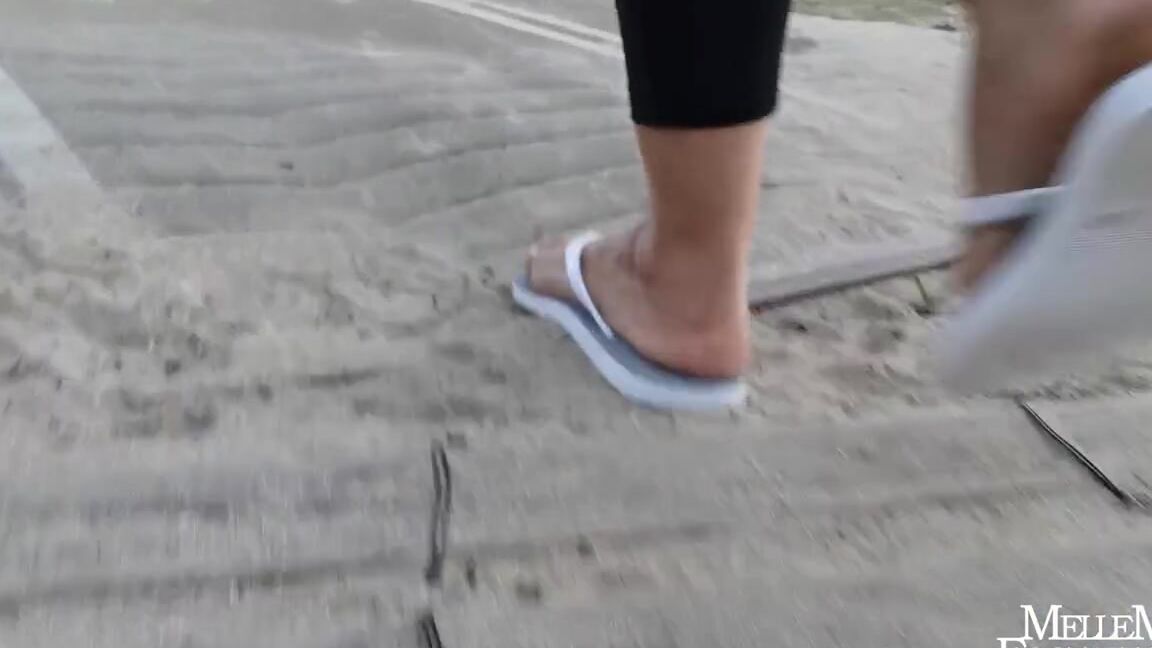 Mellemfootfetis Onlyfans Ds Que Jentends Ce Son Je Suis Oblige De Mater Voir Si Elle A De Beaux Pieds Pas Toi