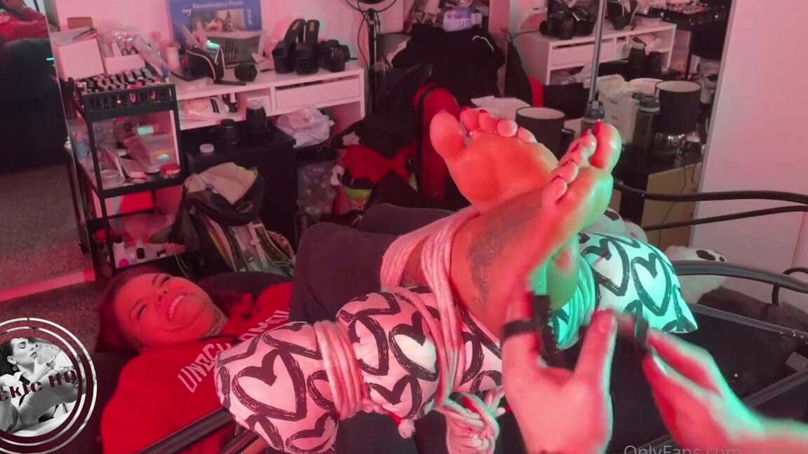 Msmaddy Aka Madsoles 1 Onlyfans When Ticklehq Tried To Grab My Attention Away From Playing My Switch He Even Tied Me Up And Tickled