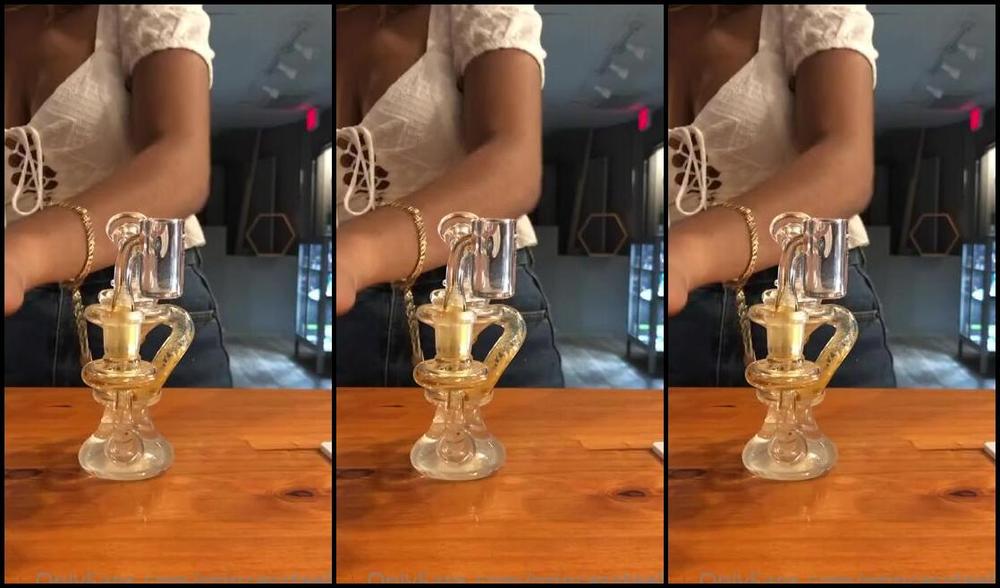 Goddess Nova Nicknamed Goddessnova 07 29 2022 Onlyfans Video Tbt Smoking Fetish Yes I Smoke Everyday 33Ow