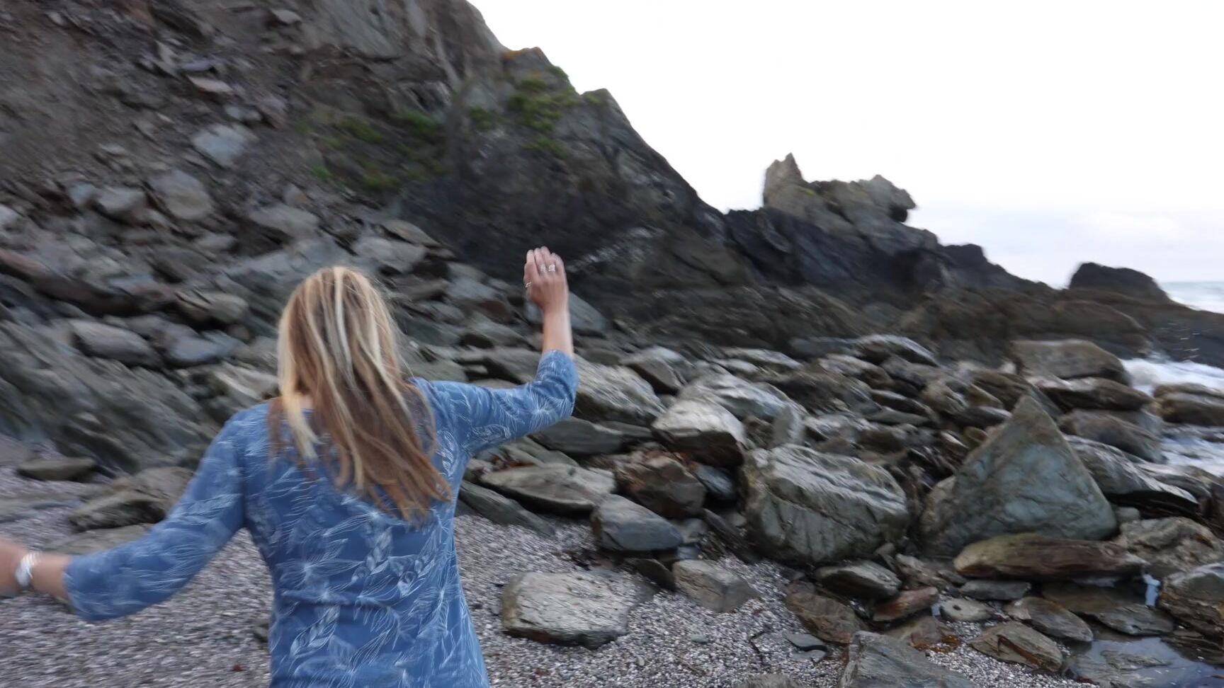 Ladyarbella Public Pee Desperation At The Beach