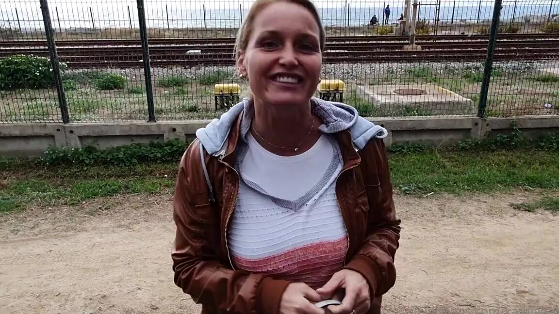 Kathianobilixx Findom 10 21 2021 Onlyfans Video Arrived To Spain Buenas Tardes Carinos