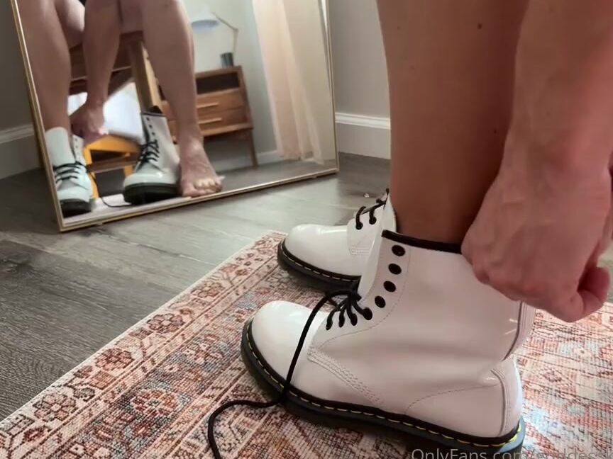 Goddess Kloe Nicknamed Goddesskloe 04 09 2023 Onlyfans Video Just Updated My Amazon Wish List With A Pair Of Headphones I Have A Very Special Clip