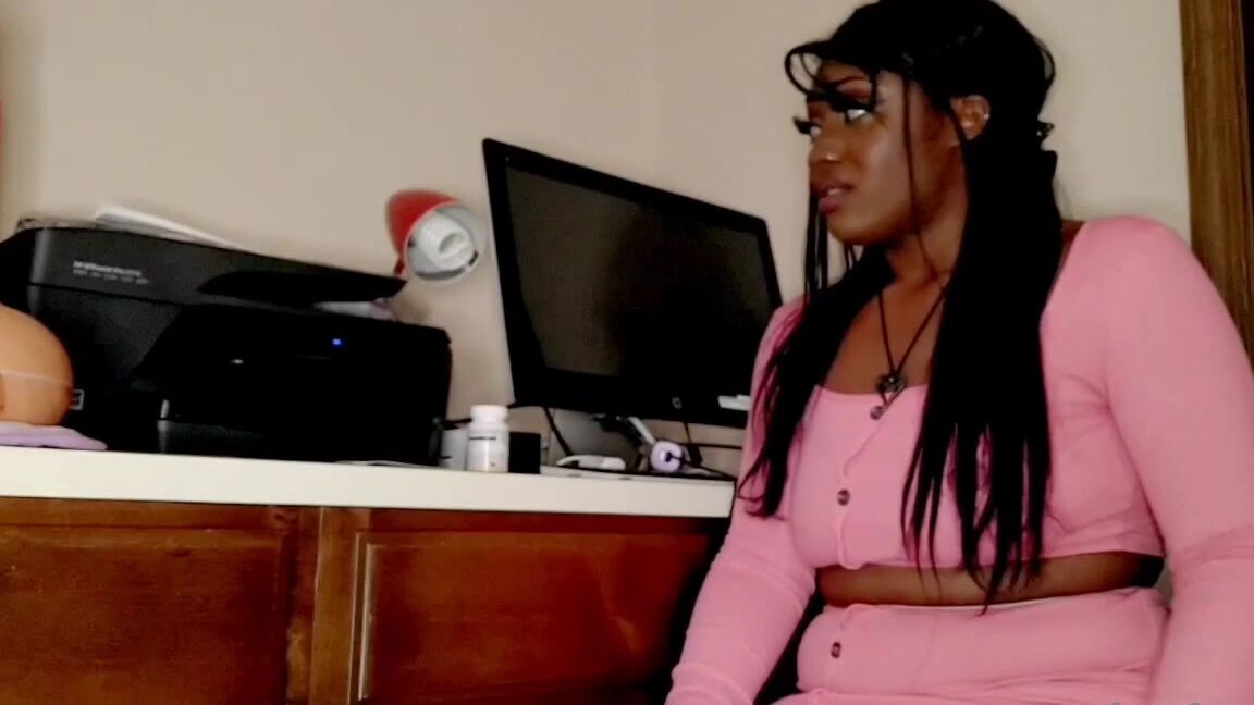 Swe Etcaramella This Little Hottie At Your Office Is Usually Always On Top Of Things But Lately She S Been