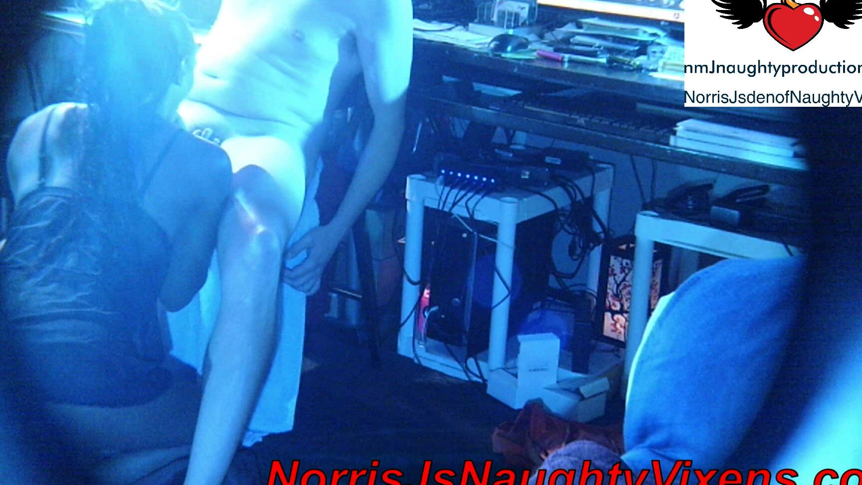 "nmjnaughtyvixens" adulttheater, blackandwhite, blowjob, ebonymilf, oralservitude Spycam of me getting blown by Bella Star manyvids