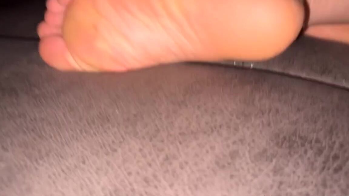 Coco Bella Nicknamed Cocobellafeetz Onlyfans 05 13 2023 Can You Focus On The Tv While I M Next To You