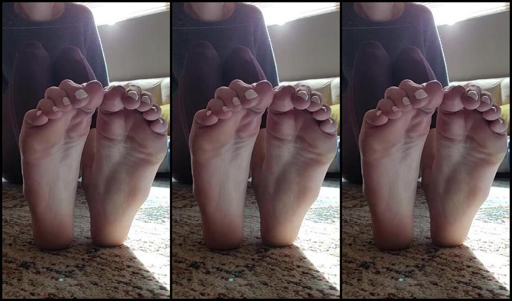 Megan Fletcher Aka Sweetsoleprincess Onlyfans Teasing You With My Big Soles And Long Toes Spreading Them Open For You