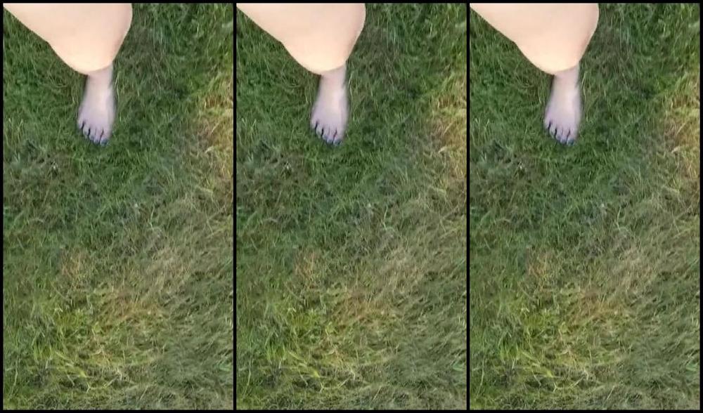 Daisy Duncan Nicknamed Daisyduncan Onlyfans My Feet As I Walked In The Fluffy Grass Coming Down From Shroomsso Peaceful And Sweet