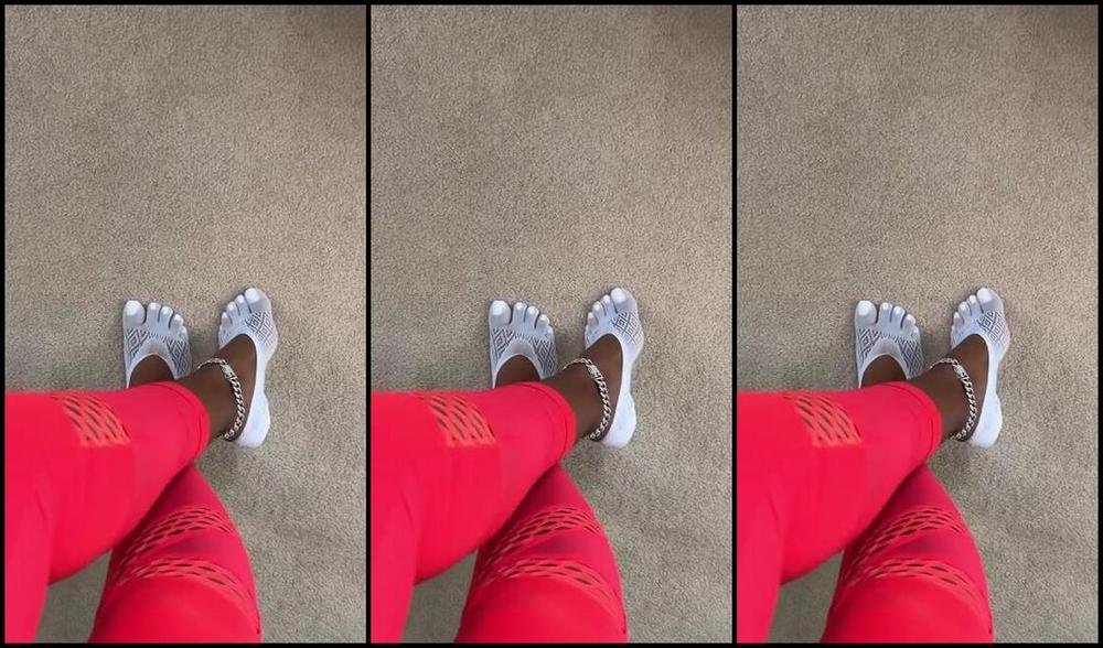 Sassy Toes Aka Sassytoesforyou Onlyfans Im In The Mood To Tease With My Toe Socks