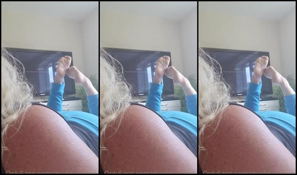 Maddison Spoilt Nicknamed Maddisonspoilt Onlyfans Relaxing In The Pose After A Long Day