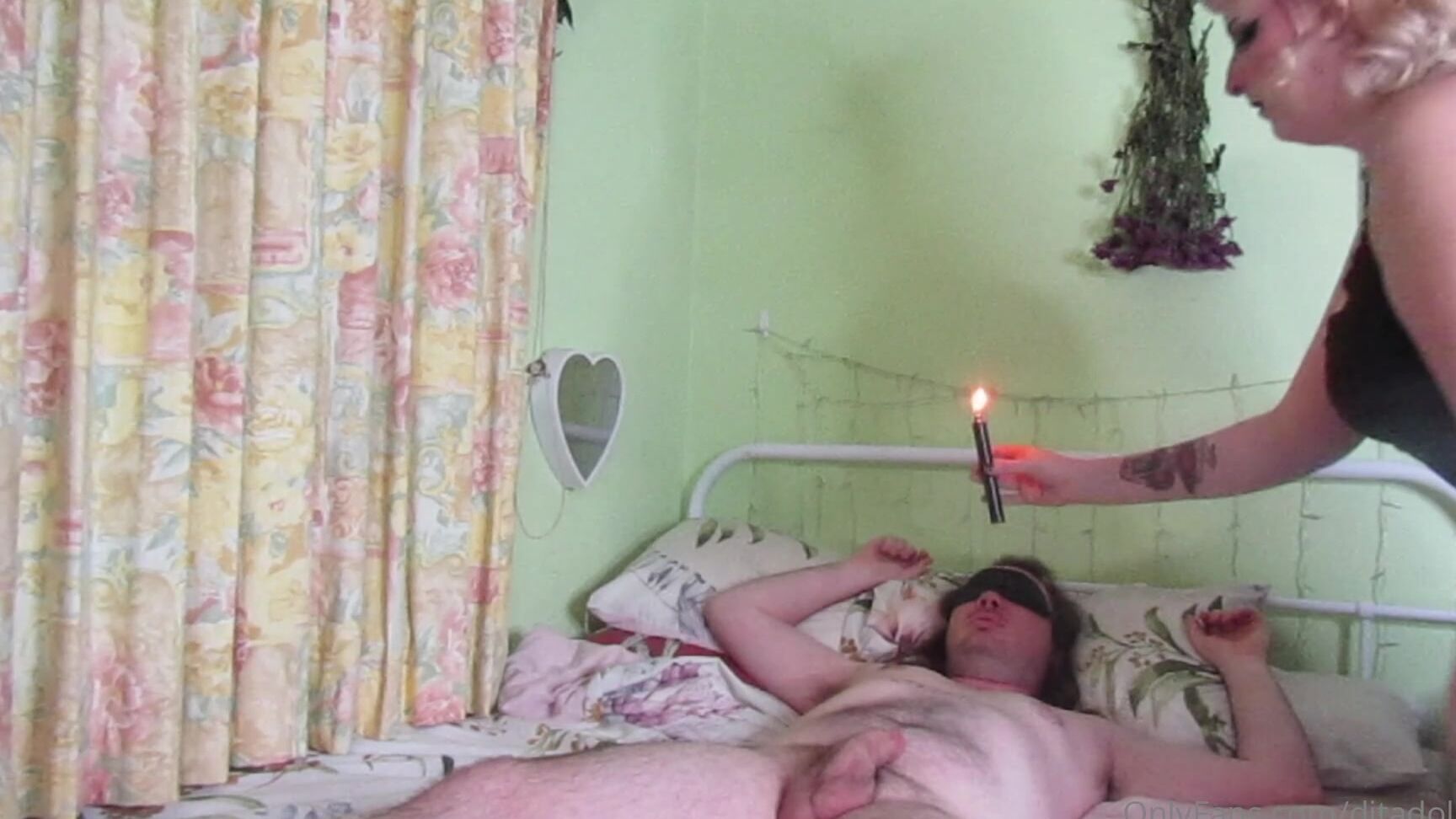 ditadollface-23-12-2021-2309379912-hot-goth-blindfolds-tries-wax-play-and-a-reverse-cowgirl-handjob-on-their-partner-i-hope