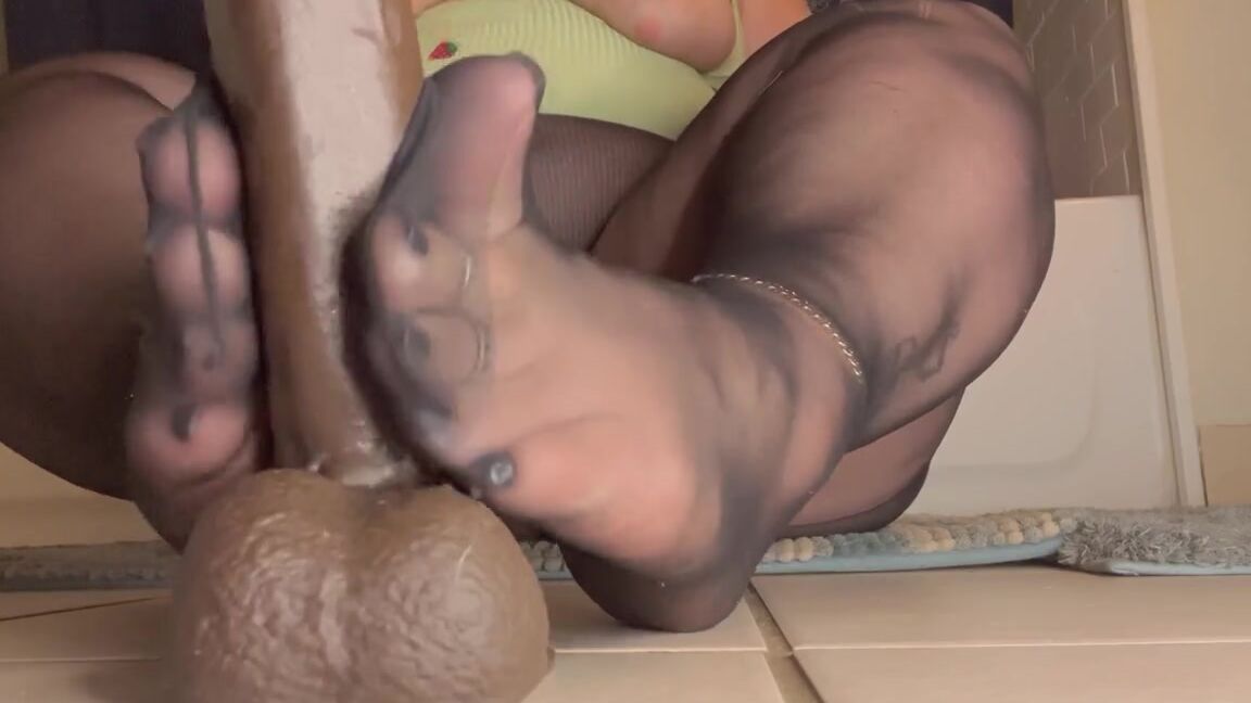 Aminamarie Onlyfans I Love The Way This Toy Feels On My Soles