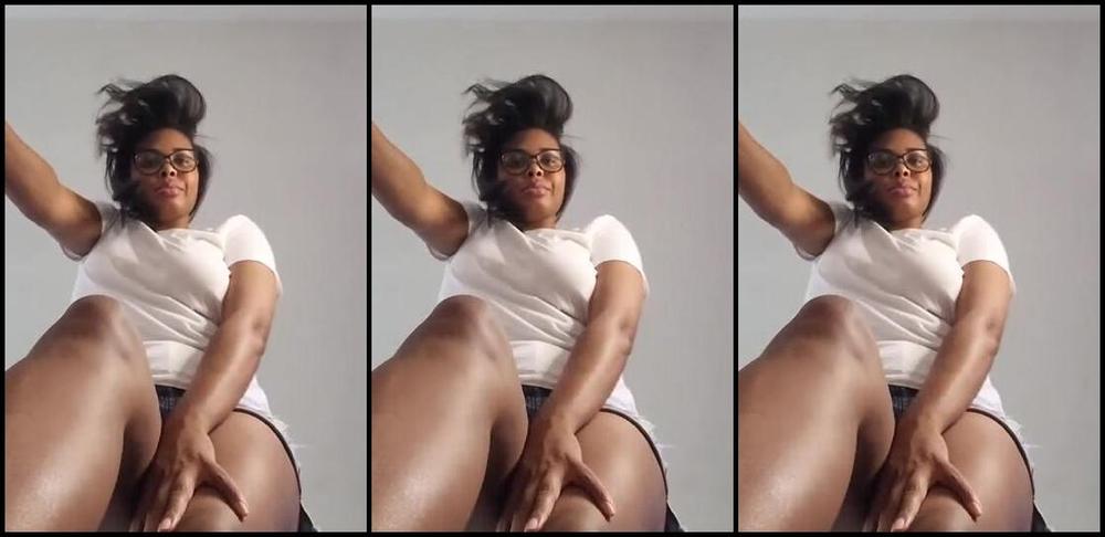 Laura Azevedo Nicknamed Lauraazevedoqueen Foot Fetish 02 06 2024 Onlyfans Video I Found A Tiny Woman In My Living Room She Wanted To Smell My Huge Feet