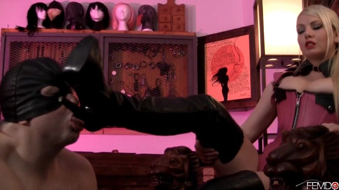 FemdomEmpire Lexi Sindel - Lick my Leather Boots clean