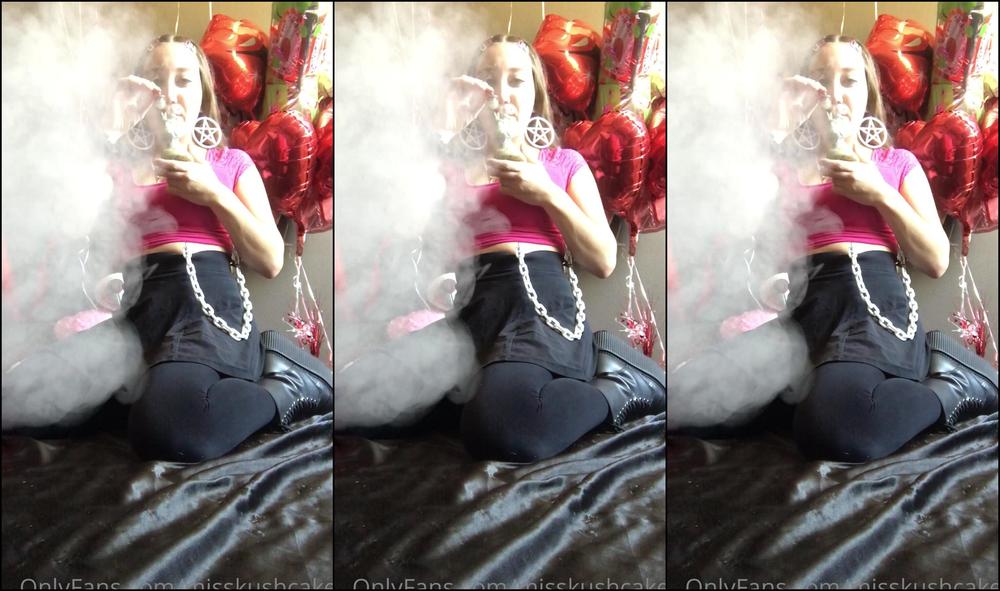 Misskushcakes 2023971601 02 04 2021 I Posted Some Photos From My Valentines Boudoir Shoot Go Check Them Out