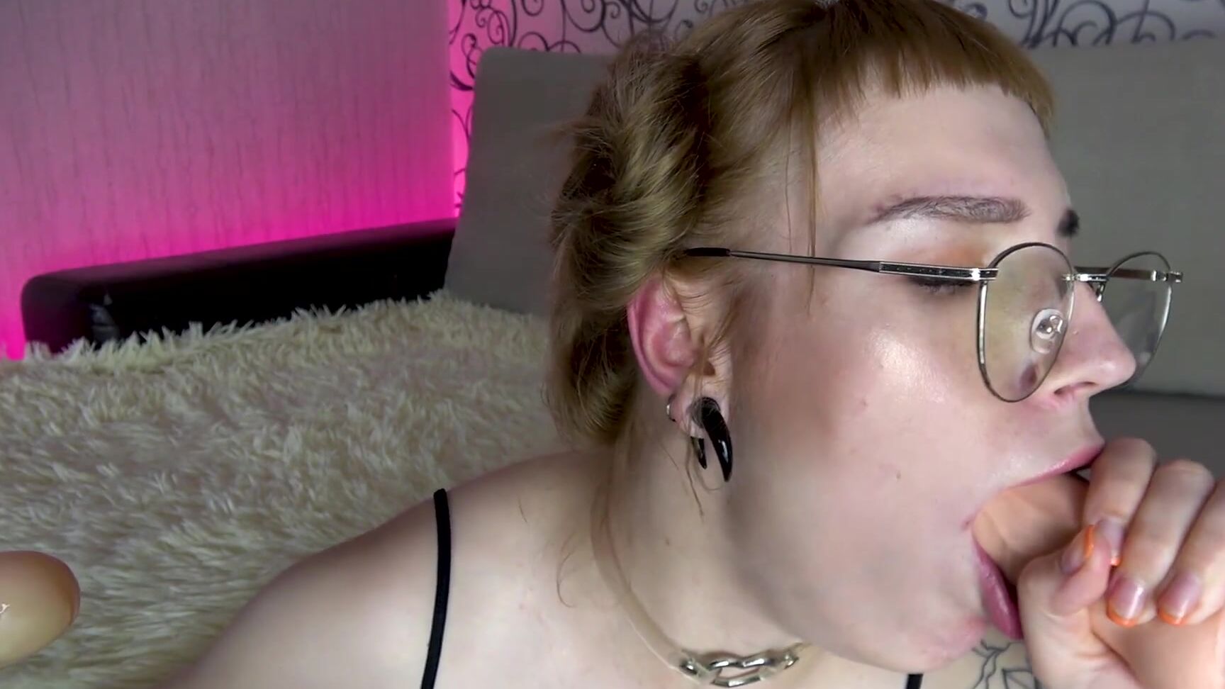 Innocent Teen Sucks Two Dildos Slobberingly Helly Rite