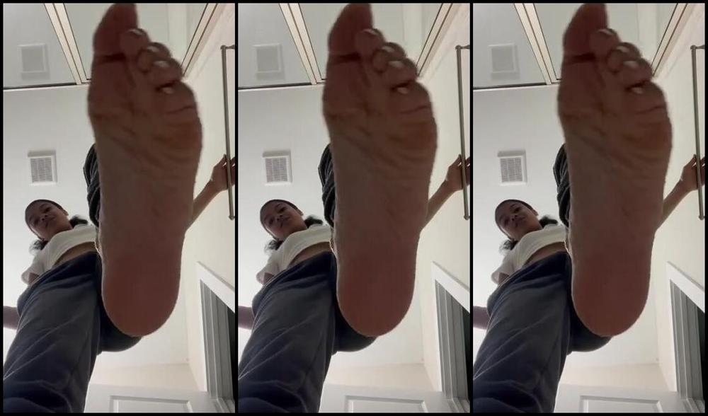 Solelessky Onlyfans Giantess Pov Putting You Re Girlfriend And You Where You Belong Beneath