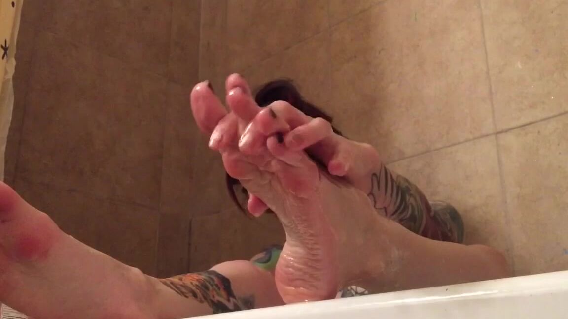Bathtub Fetish, Dirty Feet, Feet, Foot Fetish, Striptease sucia loves foot lovers dream ManyVids