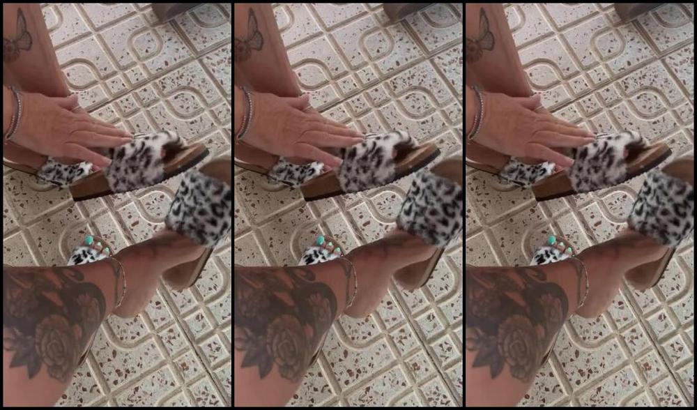 Msmaddy Aka Madsoles 1 Onlyfans Matching Slides And A Cheeky Dangle With Solefulsassy 2