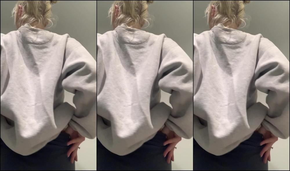 arurasky-21-11-2019-90347575-this-is-me-being-really-horny-in-the-airport-toilets-like-if-you-want-to-see-my-next-vide