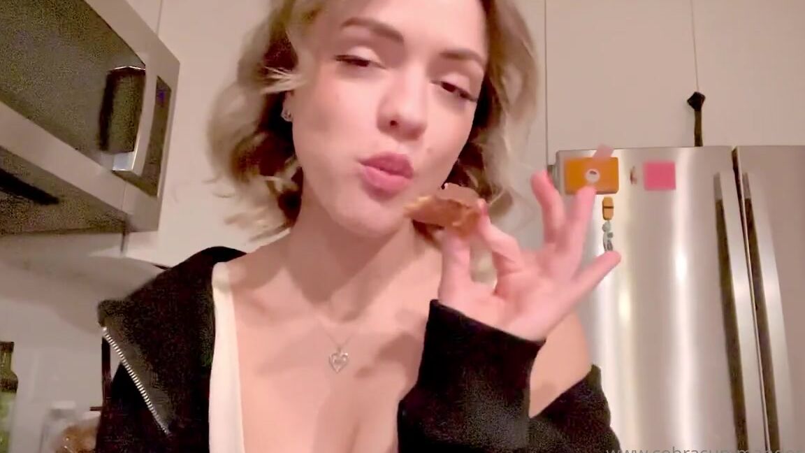 Cobracummander Onlyfans Pov Ur My Stepbro And Youre Watching Me Make A Sandwich In The Kitchen I Make You Nervous Because