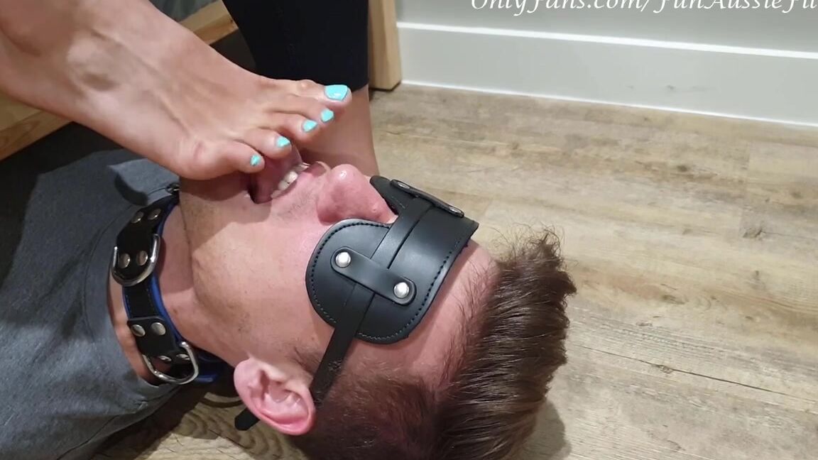 Goddess Mercy Aka Funaussiefilms Onlyfans So These Hiit Home Workouts Are Great But How Sweaty And Gross My Socks And Feetp