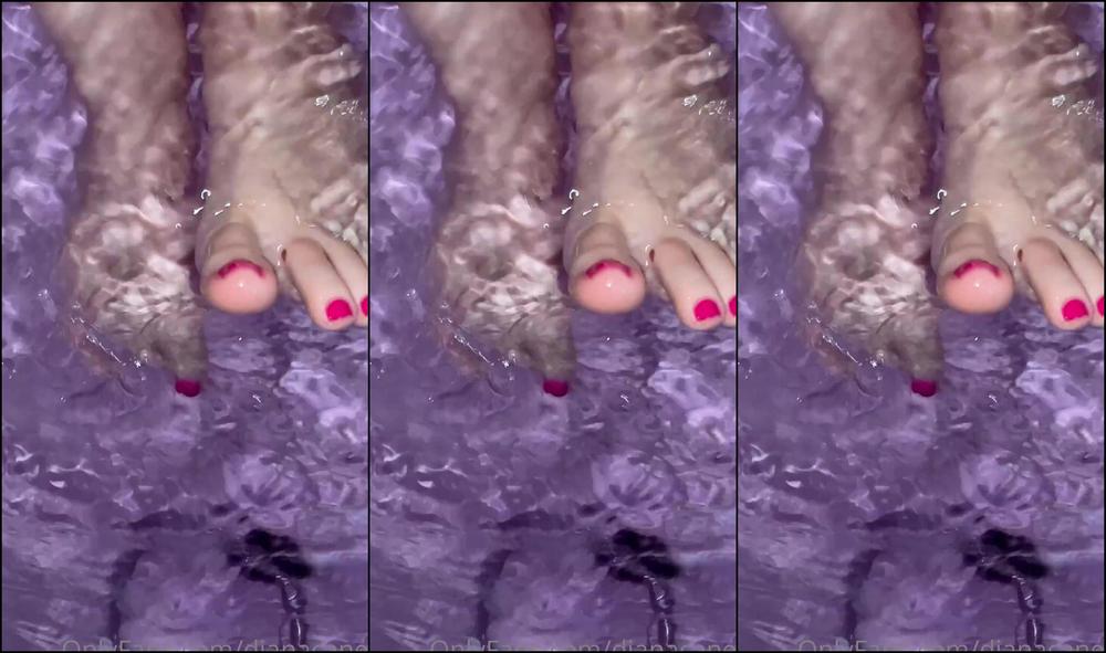 Dianacane Minutes Of Delicious Video With A Cupcake Bath Bomb Get In The Bathtub With Me And Enj