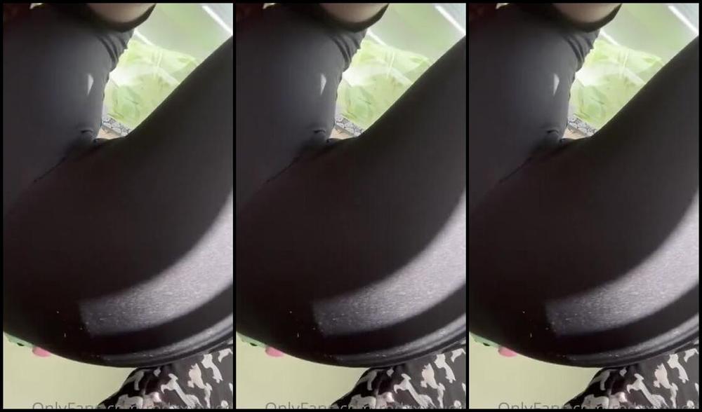 Zoe Strawberry Nicknamed Redxxxsuede Onlyfans Being Naughty With The Maintenance Man Here 2