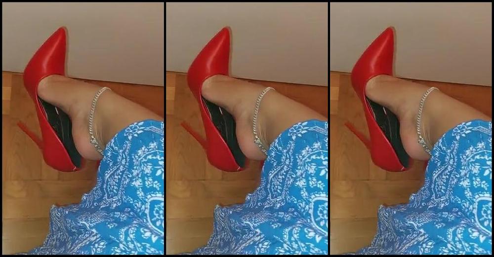 Mica Sandy Nicknamed Sandysmallfeet Onlyfans Red Stilettos Dangle How This Make You Feel