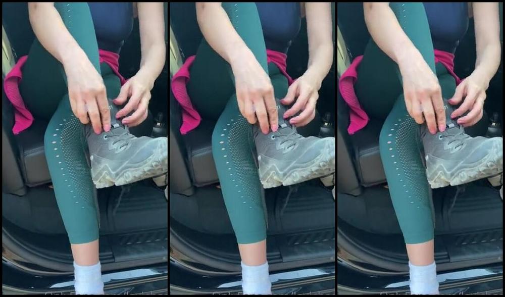 Miss Lexi Chase Nicknamed Lexichase Onlyfans After A Long Hike Sweaty Dusty Socks Get To Cleaning Mmm Premium