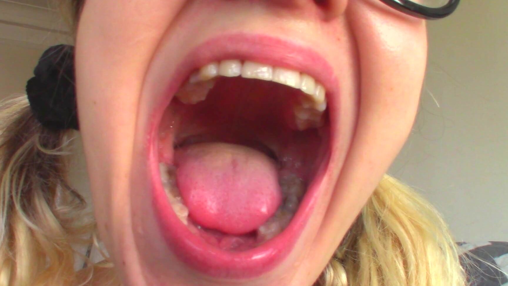 "Goddess Vanessa" lip fetish, mouth fetish, tongue fetish, uvula fetish, teeth WORSHIP My Natural MOUTH And TONGUE manyvids