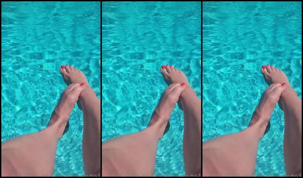 Beckywhyte Nicknamed Beckywhyte15 06 16 2023 Onlyfans Video Take A Dip In The Pool With Me