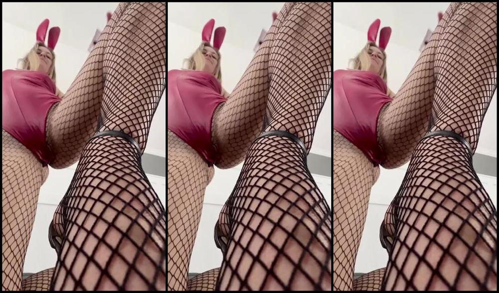 Giantess Tara Nicknamed Giantesstara 06 09 2024 Onlyfans Video Just A Little Fun As A Giantess Bunny