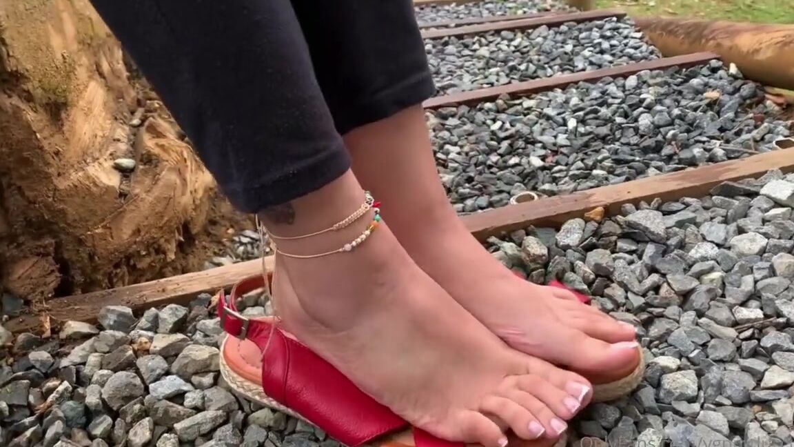 Latinfeetproducciones Nicknamed Latinfeetproduccione 07 29 2022 Onlyfans Video Anais Y Sus Preciosos Pies En Un Parque De Medellin